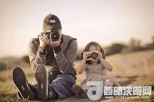 “曾子殺豬”故事在前，最近又有《父母說(shuō)好考了90分就去看海，被爽約后女孩離家出走》新聞在后。父母如果自己的行為“打臉”了，又怎么能在孩子面前掌握教育的主動(dòng)權(quán)。