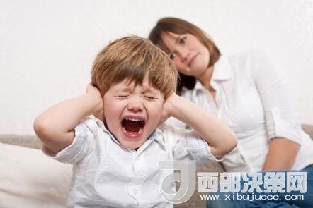 這時(shí)孩子可能會(huì)一直哭，甚至觀察父母的反應(yīng)。父母這時(shí)候可以讓他哭，哭累了自然就會(huì)停下，要讓孩子明白“鬧起來(lái)沒(méi)道理我不會(huì)心疼你”。