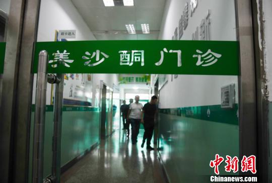 有數(shù)據(jù)顯示，十年來(lái)，山西省司法行政戒毒系統(tǒng)累計(jì)收治戒毒人員總數(shù)6萬(wàn)余人。截至目前，在冊(cè)強(qiáng)制隔離戒毒人員、自愿戒毒人員、戒毒康復(fù)人員、美沙酮維持治療人員共1.2萬(wàn)余人?！⊥踅ㄜ?攝