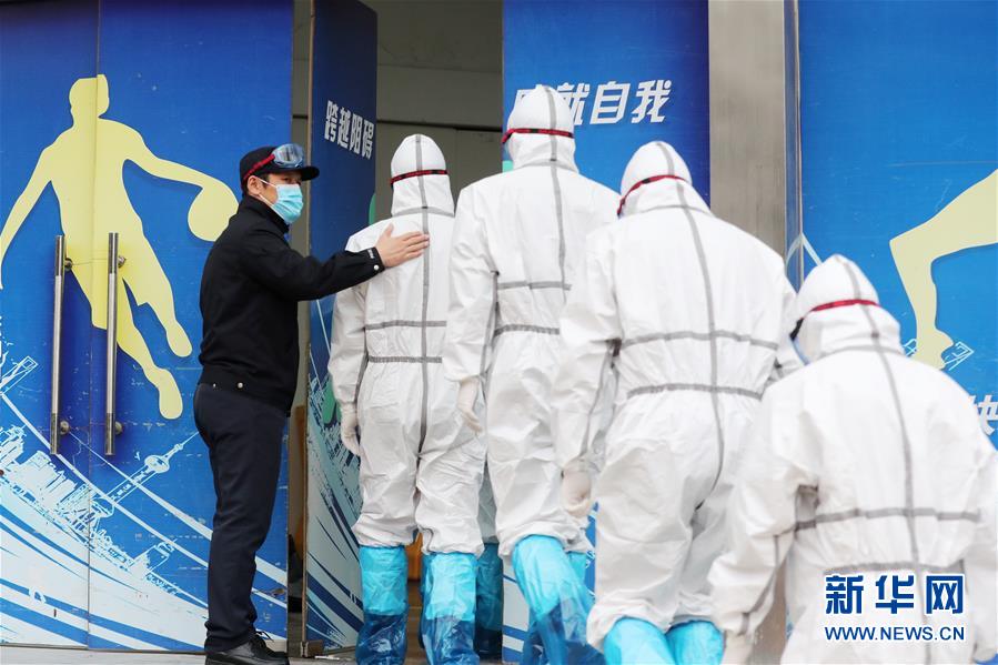 （習(xí)近平致敬的戰(zhàn)“疫”英雄·公安干警篇·圖文互動）（2）他們，抗疫一線鑄警魂