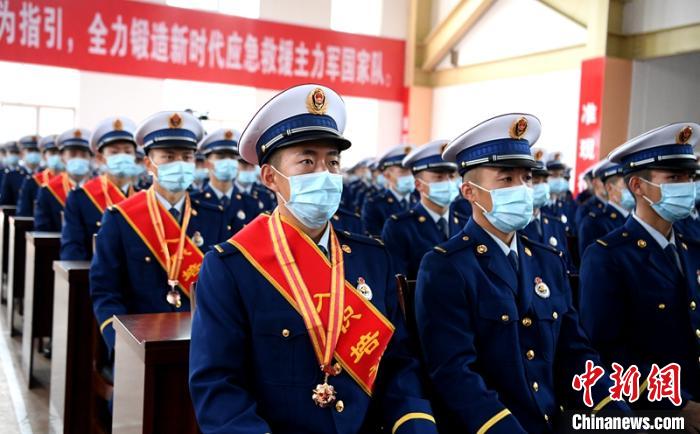 授銜表彰儀式現(xiàn)場(chǎng)?！⒅铱?攝