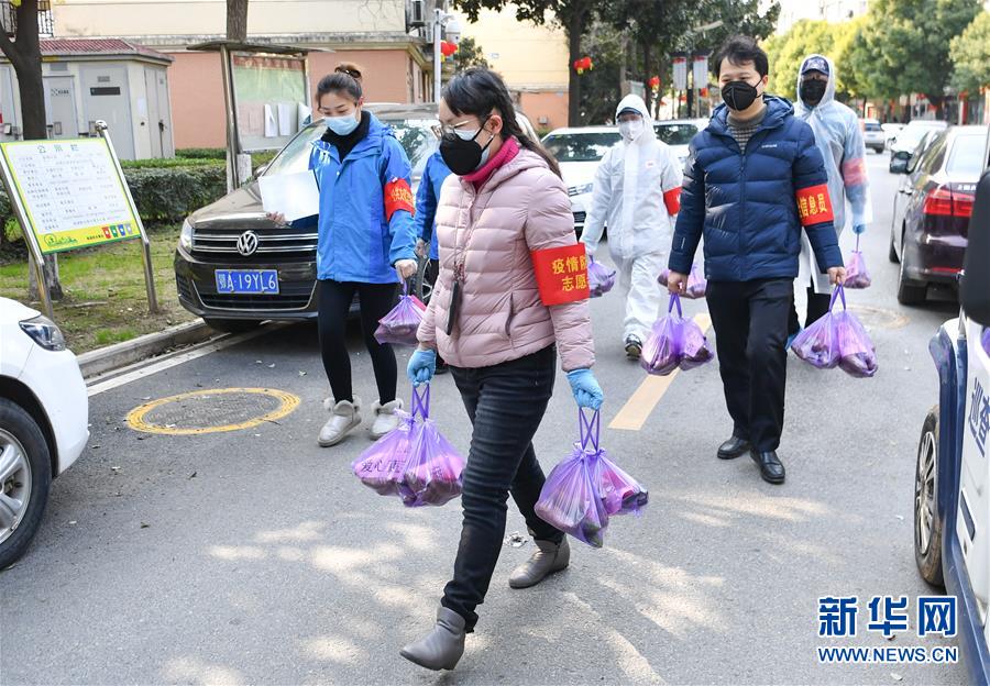 （新華全媒頭條·圖文互動）（10）“始終把人民群眾生命安全和身體健康放在第一位”——中國抗疫彰顯“生命至上、人民至上”理念