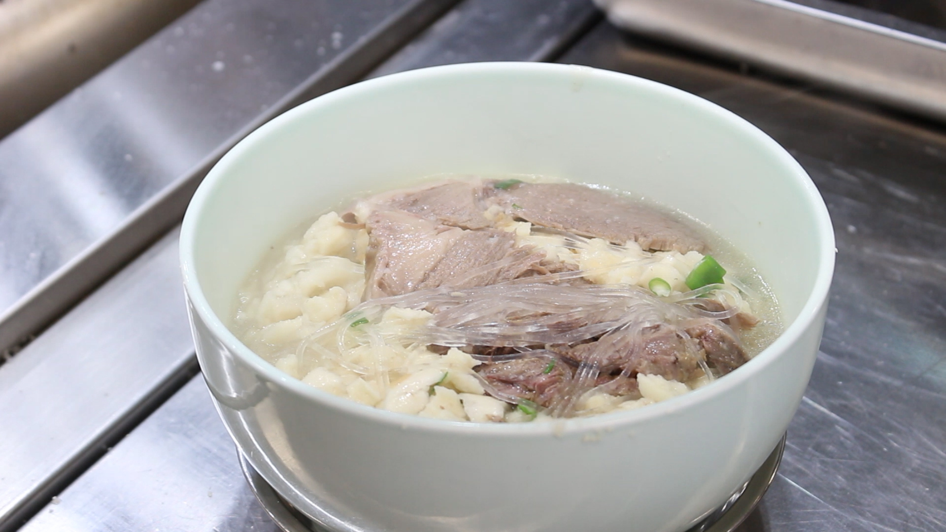 【陜菜大師和他們的拿手菜】烏平：“知足者常樂，食客愛吃我做的牛羊肉泡饃，就是我最大的滿足”_fororder_圖片8