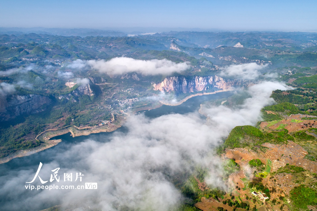 2022年4月3日拍攝的貴州省黔西市新仁苗族鄉(xiāng)境內(nèi)的烏江一級(jí)支流六沖河。